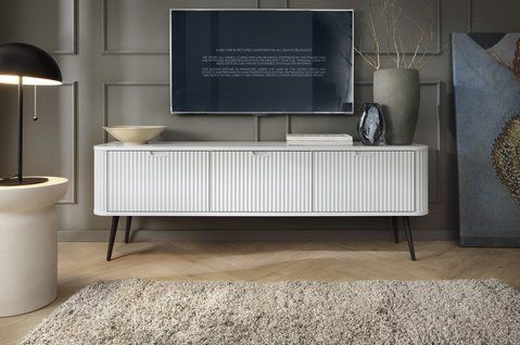 Тумба под телевизор Perfect Home Зова / Zova 3-дверная с черными ножками RTV168 белый фото - Купить Тумбы ТВ PERFECT HOME в эпицентре мебели GerborDesign.com.ua, Киев, Днепр, Львов, Луцк, Хмельницкий