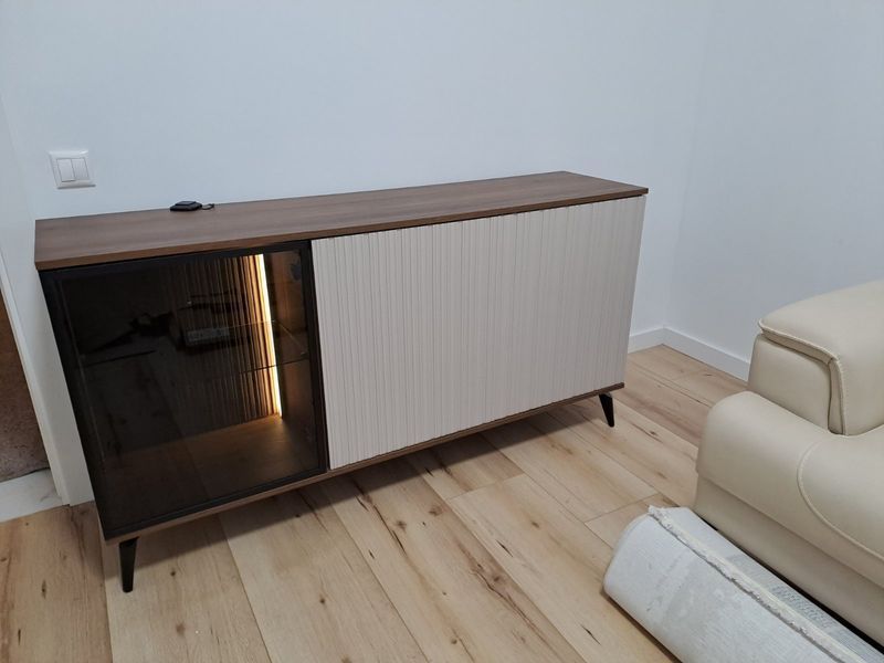 Комод з підсвіткою Вічі / Vici K154 3-дверний Perfect Home орех / кашемир фото - Купити Комоди PERFECT HOME в епіцентрі меблів GerborDesign.com.ua