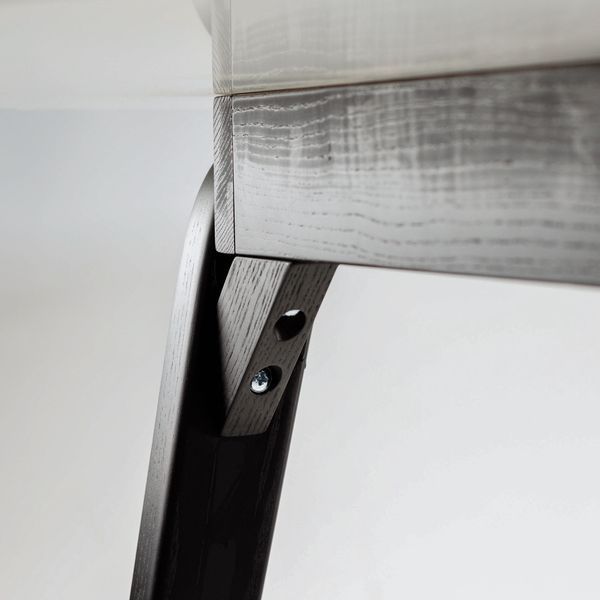 Стіл LOVKO Floki d-120 чорний  фото - Купити Столи LOVKO в епіцентрі меблів GerborDesign.com.ua